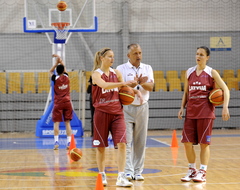 Dāmu basketbola izlasē iespēju dos jaunajām