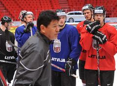 Hokeja izlase gatavojas svarīgajam mačam pret Norvēģiju