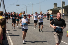 Savam Rīgas maratona favorītam var just līdzi tiešraidē; maratona un pusmaratona skrējēji jau skrien