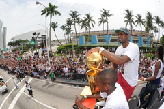 Maiami Heat ar parādi atzīmē NBA čempionu titula izcīnīšanu