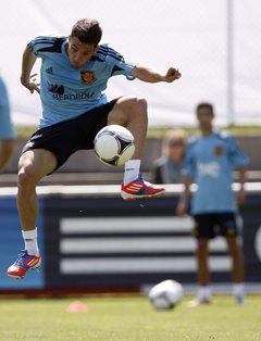 Barcelona noslēdz līgumu ar Spānijas izlases futbolistu Alvu