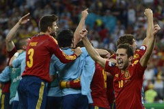 Spānija pēcspēles sitienos uzvar portugāļus
