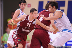 Latvijas U-20 basketbolisti uzvar Itāliju, iekļūst ceturtdaļfinālā. Spēles labākie momenti 