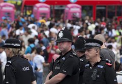 Lielbritānijas policija aizturējusi 29 personas saistībā ar Londonas Olimpiādes biļešu spekulāciju