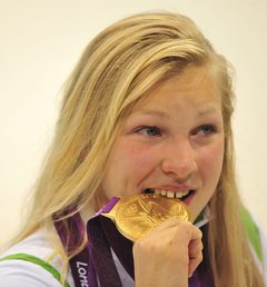 papildināta - Lietuviešu peldētāja Meilutīte 15 gadu vecumā triumfē Olimpiādes 100 metru brasa distancē