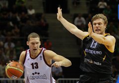 Latvijas basketbolisti pārliecinoši atzīst Polijas izlases pārākumu
