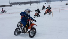 Jaunie motokrosisti ar LabieDarbi.lv atbalstu tiek pie ziemas nometnes