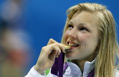 Lietuvas peldēšanas brīnumbērns Meilutīte labo pasaules čempionātu rekordu 50 metros brasā