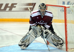 Latvijas hokeja izlases vārtsargs Raitums joprojām nav atgriezies savā Kazahstānas komandā