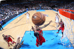 Džeimsa rekordsērijas pārtraukšana neliedz Heat uzvarēt NBA fināla atkārtojumā