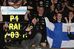 Austrālijas GP fotogalerija: Raikonens svin uzvaru