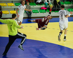 Latvijas handbolisti izcīna pirmo uzvaru EČ kvalifikācijas turnīrā