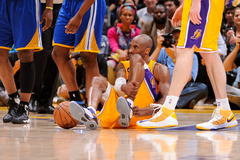 Warriors ar Biedriņu sastāvā piekāpjas Lakers; Braientam sezona, visticamāk, beigusies