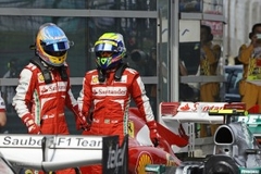 Ferrari ātrākie treniņbraucienos slapjā trasē Barselonā