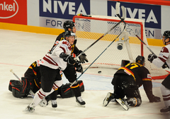 Papildināta (12:06) - Latvijas hokejisti tiekas ar sīksto un disciplinēto Vāciju; vārtos atkal Gudļevskis