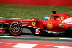 Fernando Alonso izcīna uzvaru savās mājās Spānijā