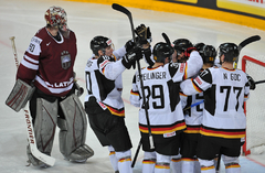 Latvijas hokeja izlase pēc zaudējuma Vācijai atceļ svētdienas rīta treniņu