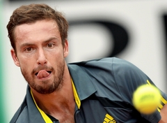 Gulbis pēc divu gadu pārtraukuma ielaužas pasaules vadošo 40 tenisistu vidū