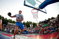 Sprite Slam Dunk Grīziņkalnā uzvar pasaules labākais dankeris Dārlingtons