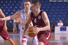 Latvijas U-20 basketbolisti turpina uzvaru gājienu Eiropas čempionātā un sasniedz ceturtdaļfinālu