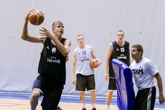 Latvijas U-18 basketbolistiem Eiropas čempionāts savu skatītāju priekšā: Sākumā dienvidnieku tests