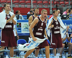 EČ basketbolā. Latvija - Lietuva 11:12 (rit 1.ceturtdaļa)