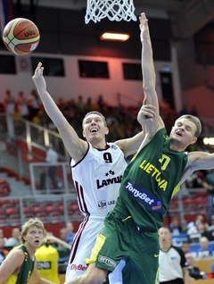 EČ basketbolā. Latvija - Lietuva 54:63 (rit 4.ceturtdaļa)