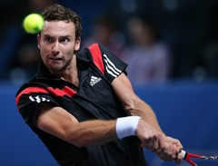 Gulbis pirmajā setā uzvar Nīderlandes tenisistu Sijslingu