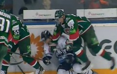 Par rupjāko spēka paņēmienu KHL vēsturē - 11 spēļu diskvalifikācija. VIDEO