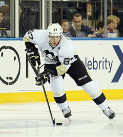 Pitsburgas Penguins kapteinis Krosbijs izlīdzina rezultātu 0,3 sekundes līdz pamatlaika beigām. VIDEO