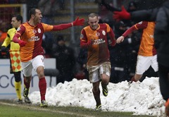 Galatasaray sniegotos apstākļos negaidīti pārspēj Juventus un sasniedz Čempionu līgas astotdaļfinālu