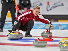 Latvijas kērlingistes piedzīvo vēl vienu neveiksmi cīņā par vietu Soču olimpiskajās spēlēs