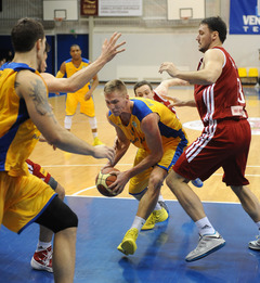 FOTO: BK Ventspils grūtā cīņā sasniedz Izaicinājuma kausa otro posmu