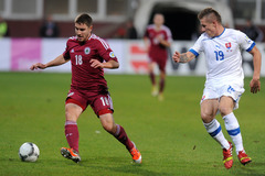 Latvijas futbola izlases pussargs Fertovs karjeru turpinās Ukrainā