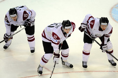 Latvijas hokeja izlase treniņus pirms Sočiem uzsāk 12 hokejistu sastāvā