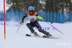 Latvijas kalnu slēpotāji spēcīgā konkurencē iekļūst labāko desmitniekā FIS sacensībās Zviedrijā