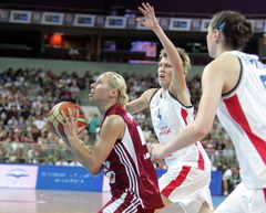 Jēkabsone-Žogota vēlreiz pieņēmusi WNBA izaicinājumu