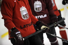 Latvijas hokeja izlases sastāvā turnīrā Bratislavā būs 26 spēlētāji