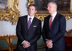 FOTO: Ozoliņš un Tikmers saņem Triju Zvaigžņu ordeņus