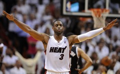 Titula tīkotāji Heat un Spurs pirmie sasniedz NBA konferenču finālus