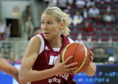 Jēkabsone-Žogota WNBA atgriežas ar 11 gūtajiem punktiem