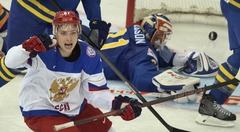 papildināts (19:15) - Krievijas hokejisti finālā; cīnās somi un čehi - 1:0 (rit 2.trešdaļa)