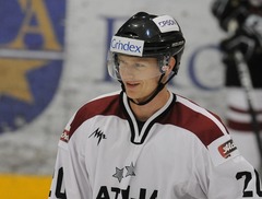 Mickēvičs pagarinājis līgumu ar spēcīgo VHL komandu Toros