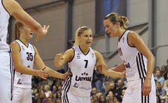 FOTO: Latvijas sieviešu basketbola izlase turpina savu uzvaru gājienu Eiropas čempionāta atlases turnīrā