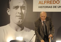 Pasaules kausa laikā miris izcilais futbolists di Stefano