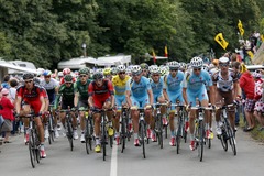 Būms pārtrauc Nīderlandes riteņbraucēju ilgo gaidīšanu pēc uzvaras Tour de France posmā
