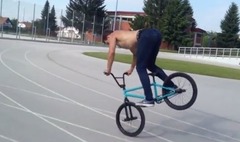 VIDEO: Latviešu BMX braucējs uzstāda unikālu pasaules rekordu
