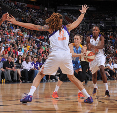 Jēkabsone-Žogota un Mercury nokļūst panākuma attālumā no WNBA čempiontitula
