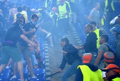 FOTO: Vairāki krievu līdzjutēji pēc smagā CSKA zaudējuma nonākuši slimnīcā Romā