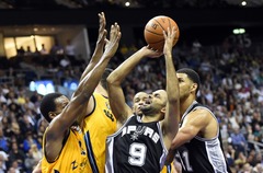 NBA čempioni Spurs negaidīti paklūp pārbaudes mačā Berlīnē